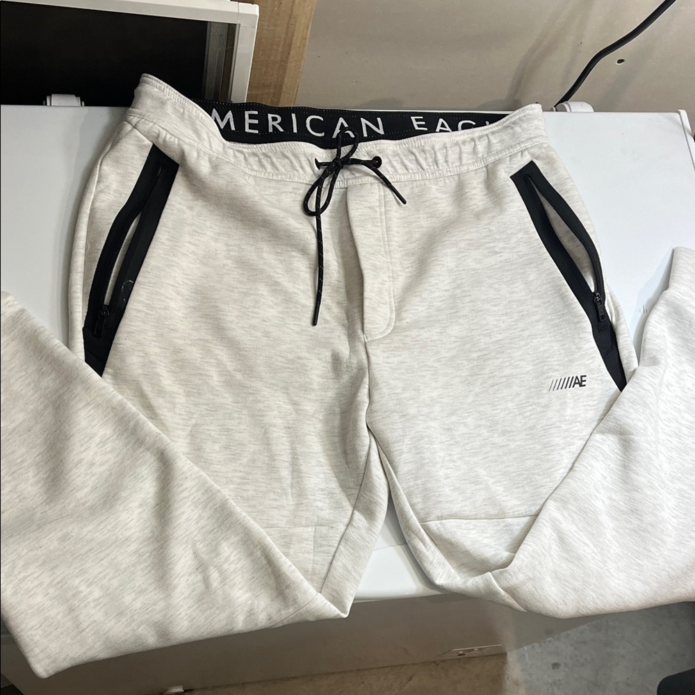 American Eagle White jogger sweatpants MENS L